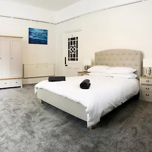 Apartment Summer Breeze. 3-bed Close To The, Bournemouth