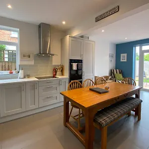 Holiday home Charming 3 Bed House And Garden, Pet Friendly, Bournemouth